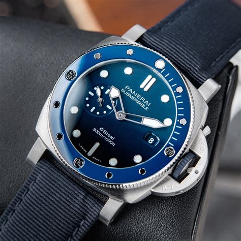 panerai submersible quarantaquattro esteel blu profondo|submersible quarttro esteel.